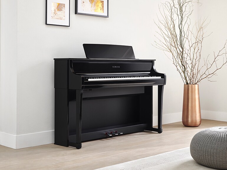 پیانو دیجیتال یاماها Clavinova سری CLP-800 در اتاق نشیمن